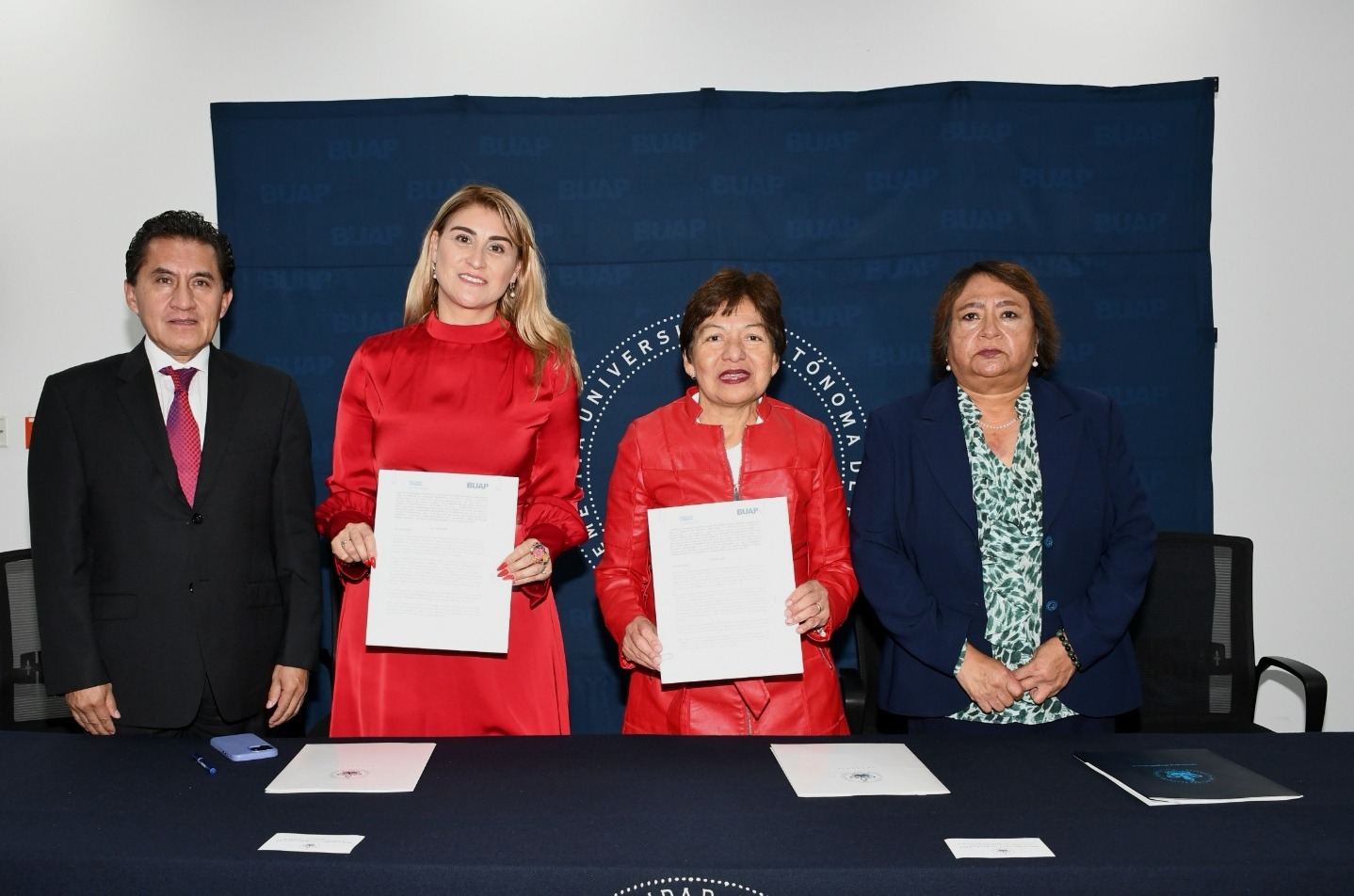 SIGNAN CONVENIO DE COLABORACIÓN LA FGE Y LA BUAP EN MATERIA DE SERVICIO ...